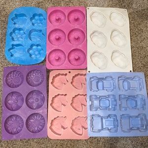 Lot of 6 Silicone Baking Molds Cakes Cupcakes EUC